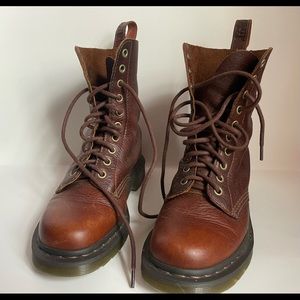 Doc Martens 1490s